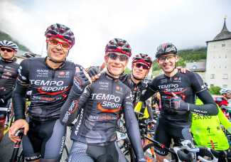 Als Team den Engadin Radmarathon bestreiten.